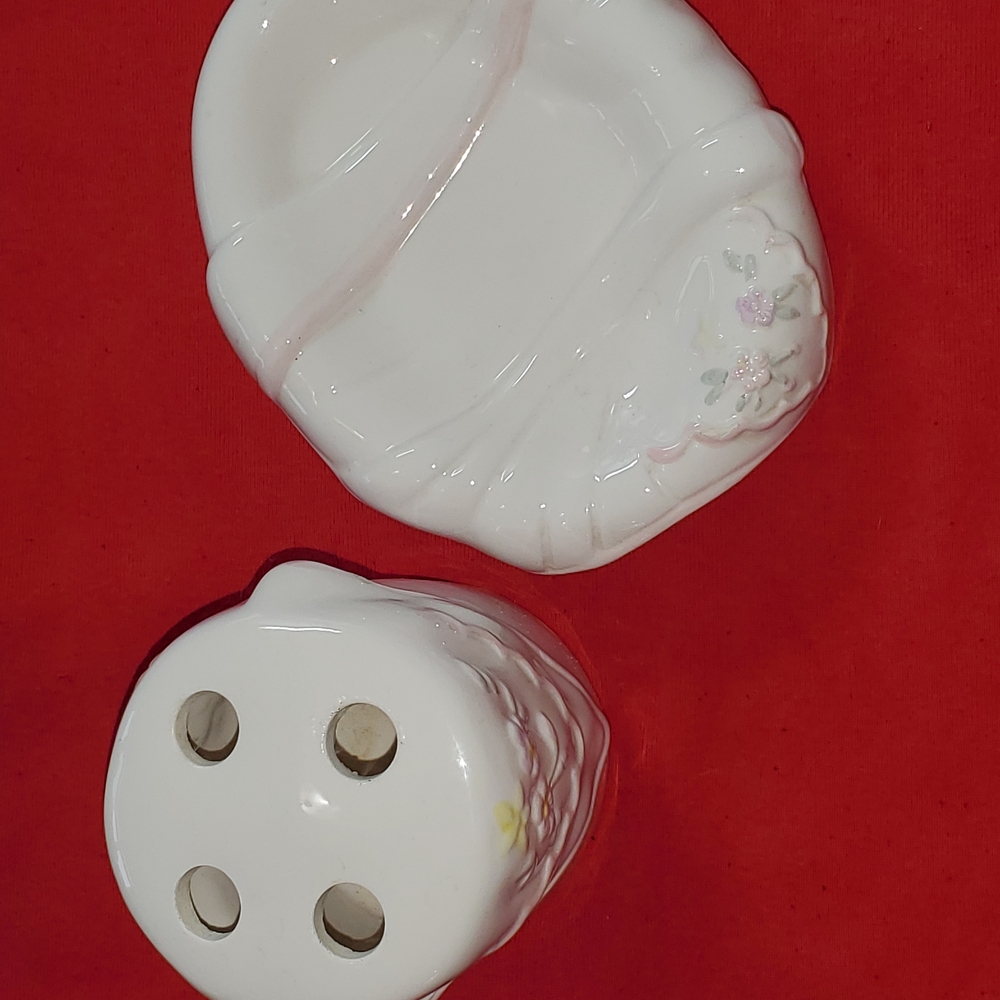 Vintage House Of Lloyd White Ceramic Bath Accessory Set From The 80's